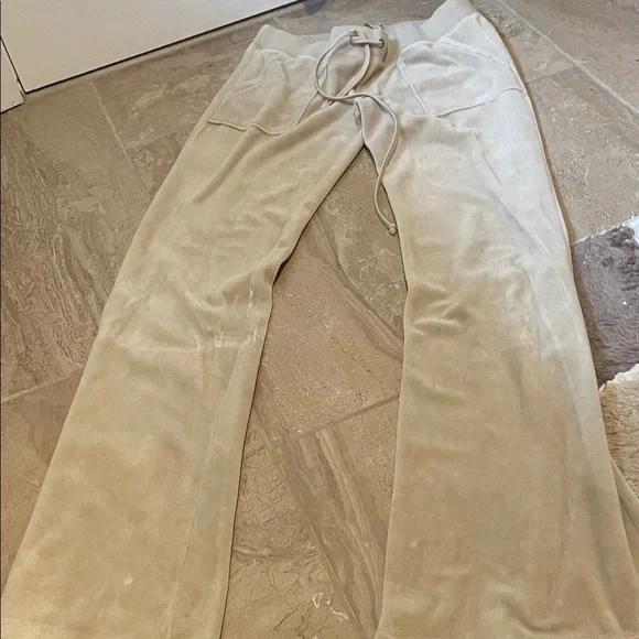 Juicy Couture Cream Velour Hoodie with Pink Label - Picture 4 of 15